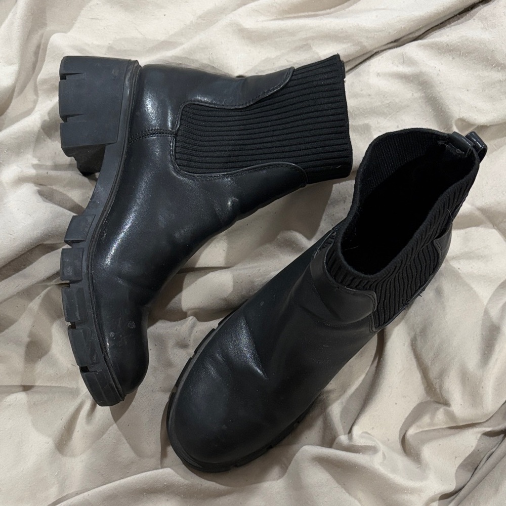 Elegant Black Leather Ankle Boots - Picture 2 of 2